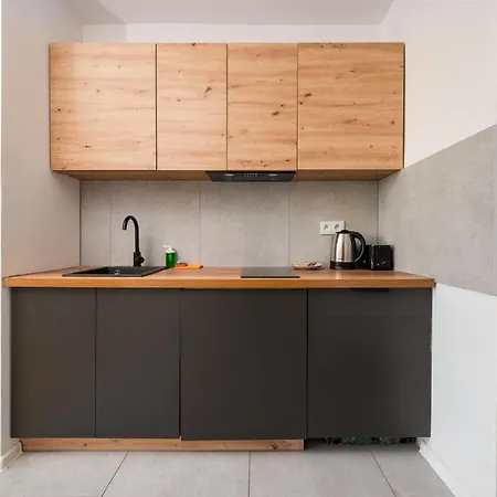 Praga Fundamentowa Modern By Bookinghost *